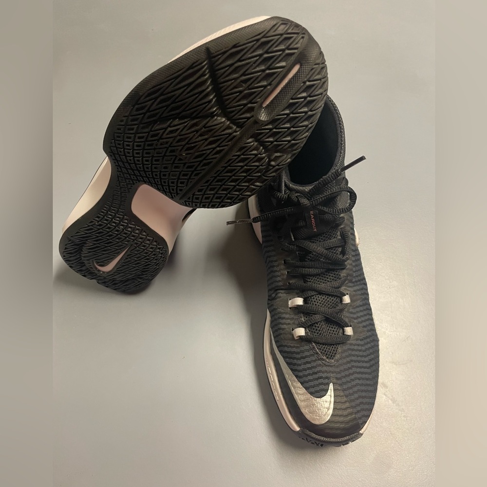 EUC men’s Nike zoom clear out high tops. Size 8